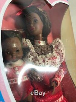 1986 The Heart Family Kiss and Cuddle African American Mom And Baby Barbie Doll