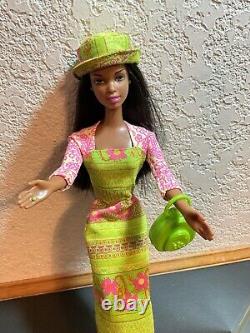 2000 Flower Power Barbie African American Mattel & Clear Barbie Doll Case