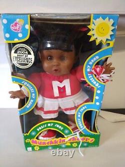 2004 Munchkin Cheers Cheerleader African American Doll In Red & White Cheerlead