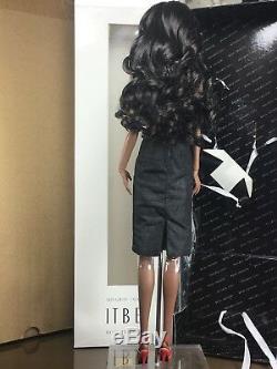 ITBE NUDE Second Skin Vanessa Fashion Royalty Doll Box And Stand