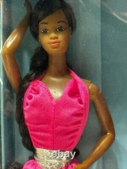 Mattel 1982 Twirly Curls African American Barbie Doll with Twirly Curler 5723 NRFB