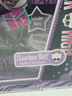 Monster High Clawdeen Wolf School's Out 2010 V7990 Daughter of the Werewolf NIB