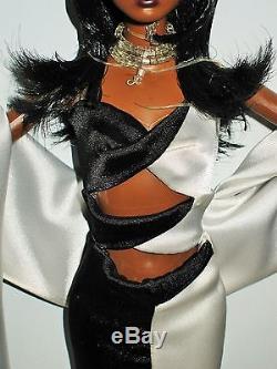 Noir et Blanc Barbie Doll 2002 Collectors Club # B1993 African American Black AA