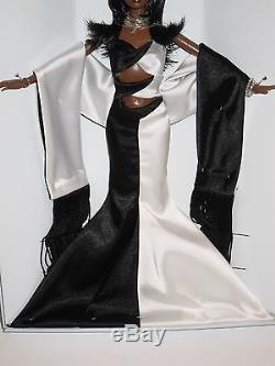 Noir et Blanc Barbie Doll 2002 Collectors Club # B1993 African American Black AA